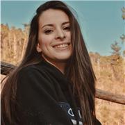 Sono una studentessa universitaria all’ultimo anno con esperienza nell’aiutare con i compiti e a dare ripetizioni